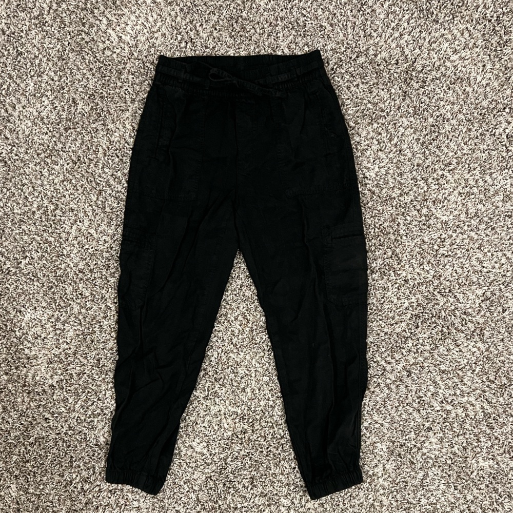American Eagle Outfitters Women’s Cuffed Black Cargo Pants